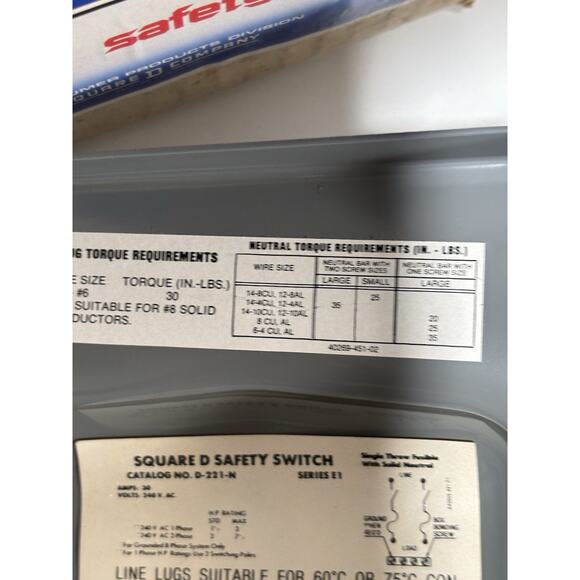 Square D D222N Fusible Safety Switch, 60A - Picture 6 of 8